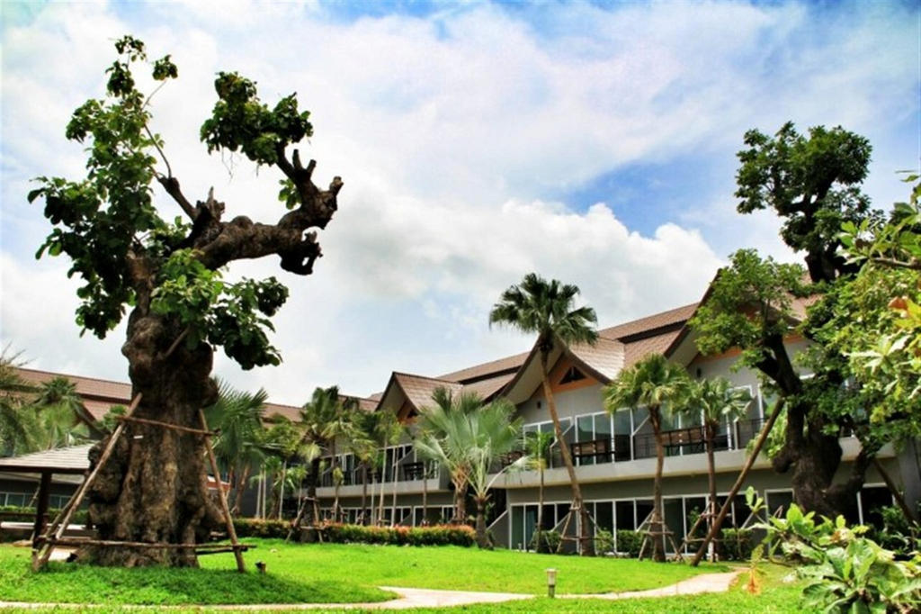 Taman Resort Пхітсанулок Екстер'єр фото